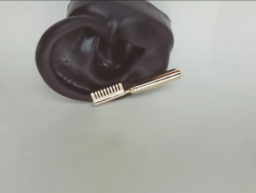 Hot Comb Studs