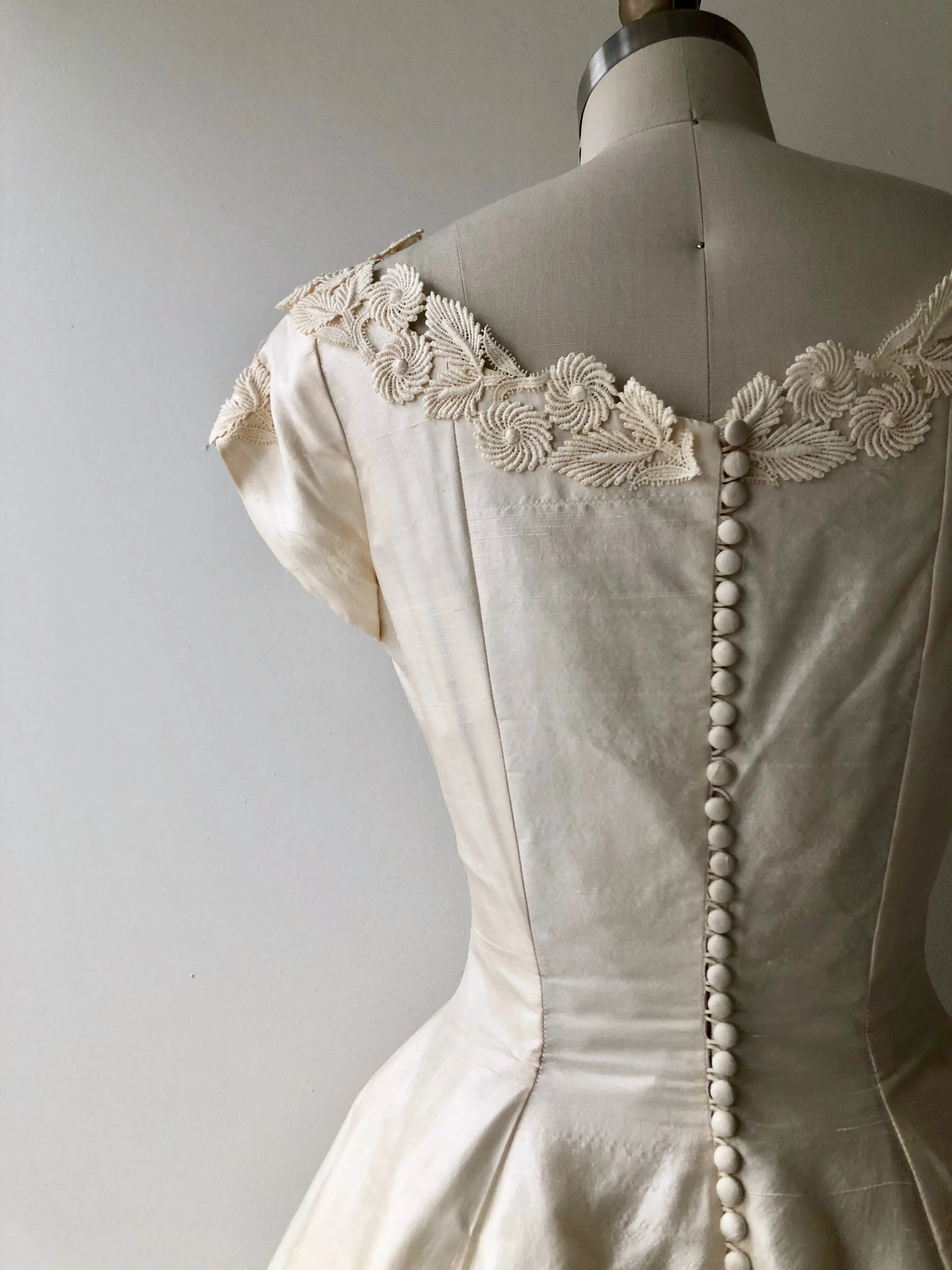 SALE | Lyrae Silk Wedding Dress | 1950s